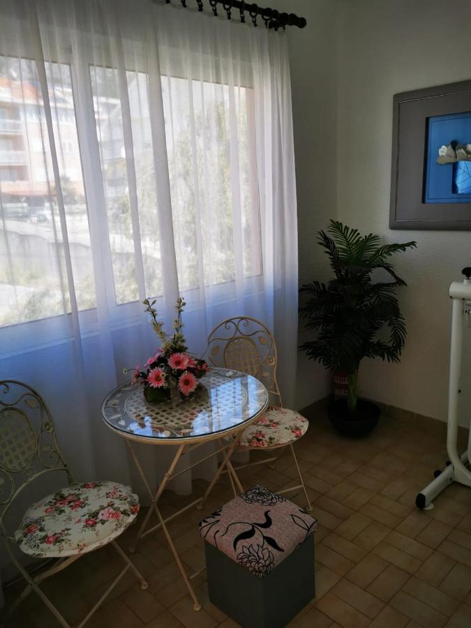 Apartment Deak