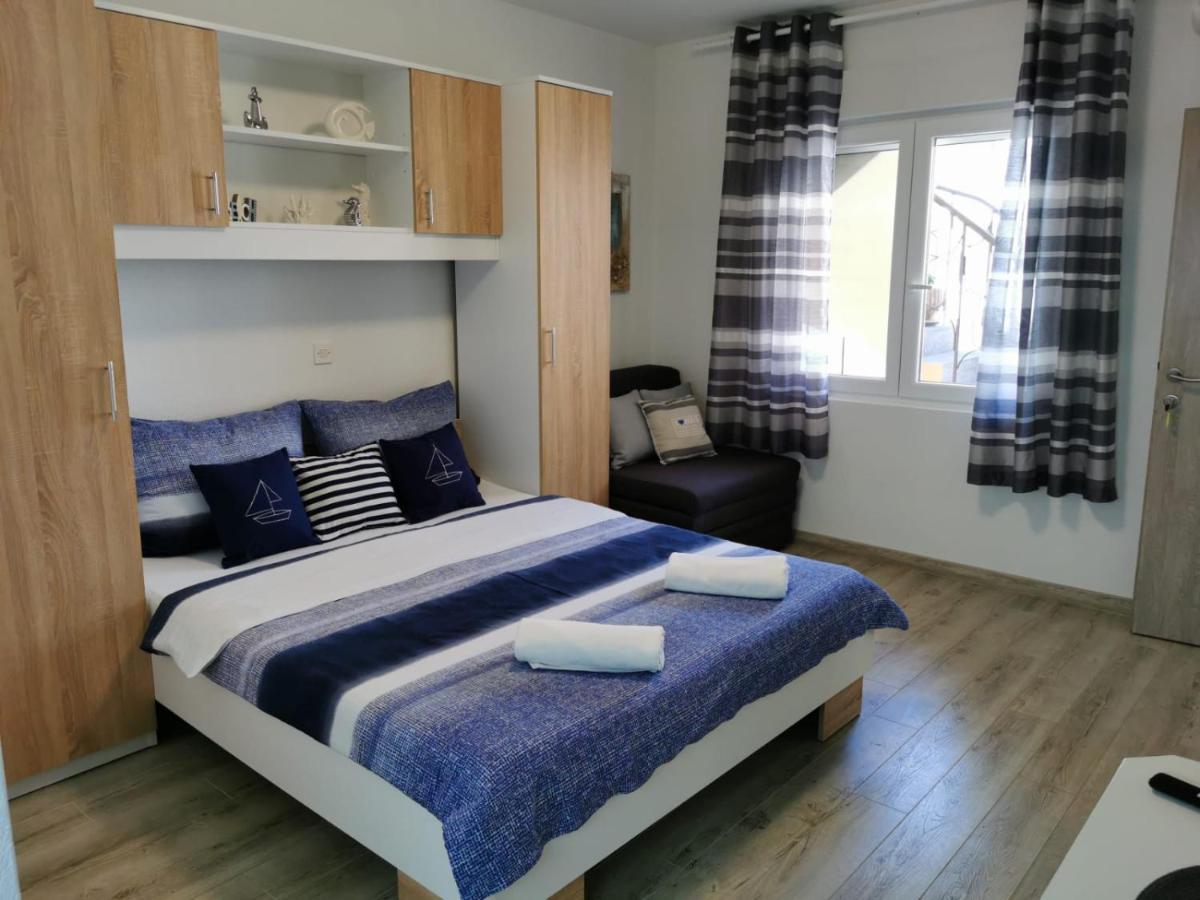 Deak Apartment *