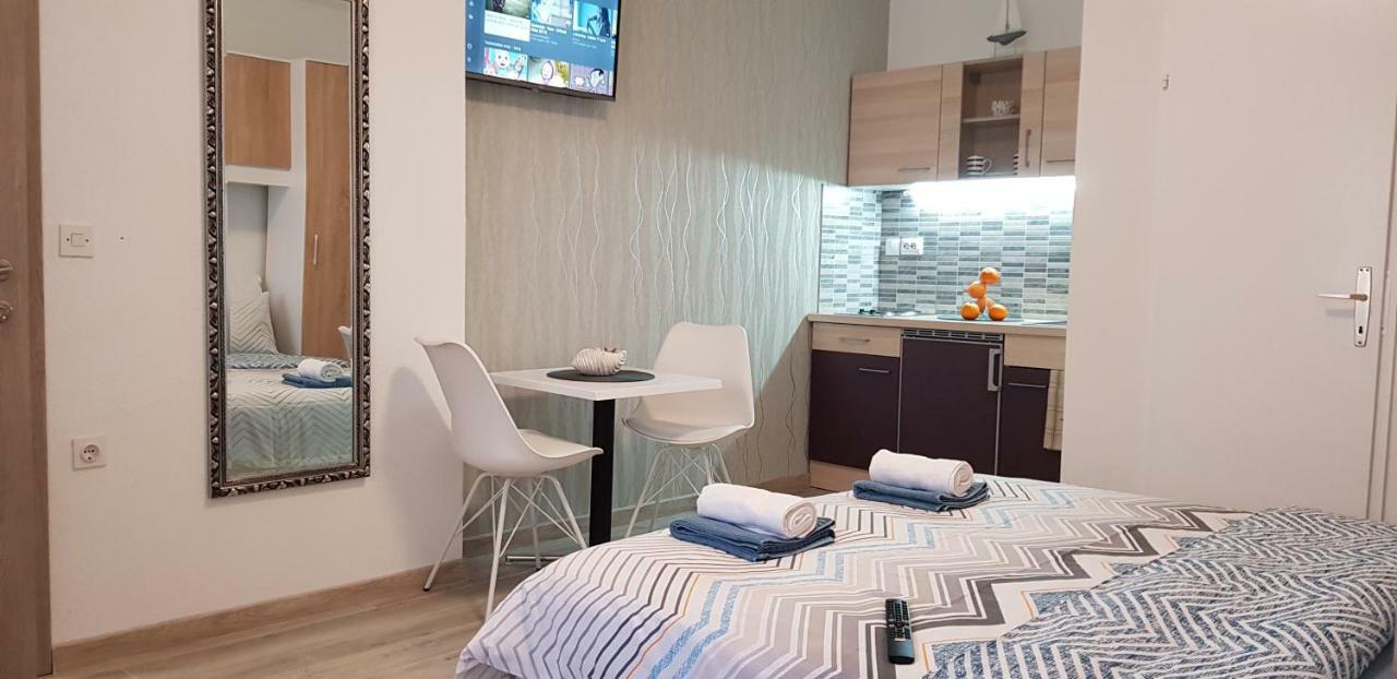 Deak Apartment *