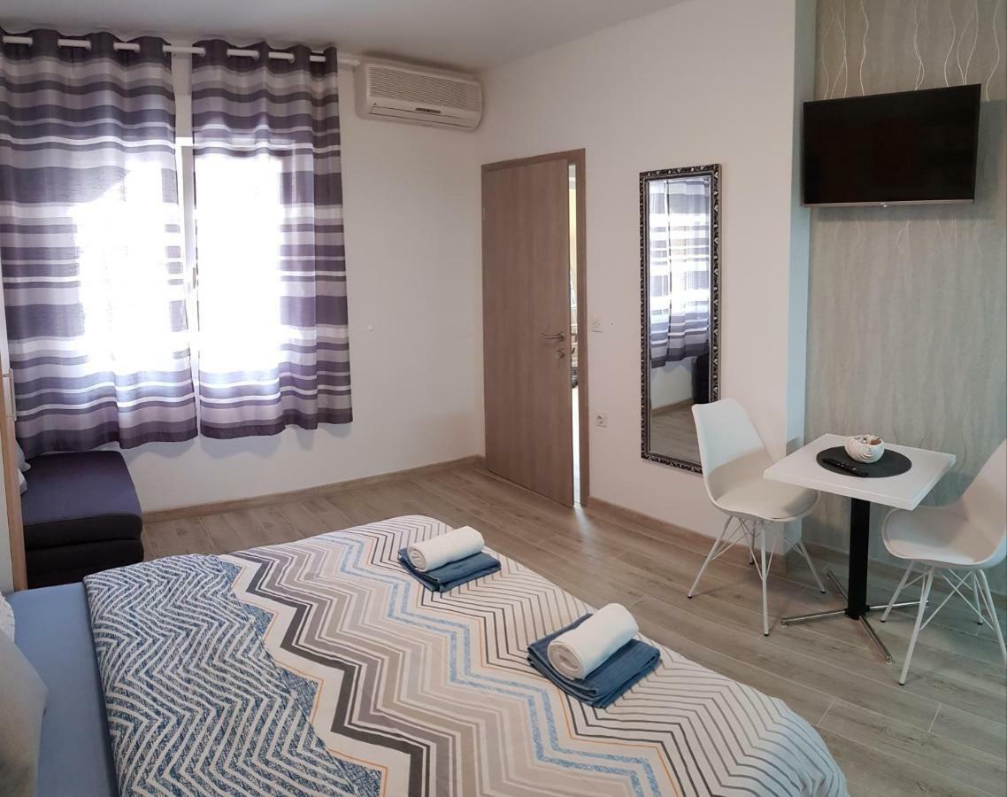Deak Apartment *